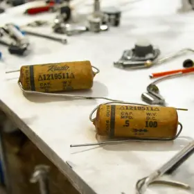 1219511 Delco Radio Lot Of 2 .5 Mfd 100v Capacitors Vintage Outside Foil