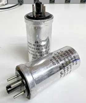 09-118 General Instruments M62/09-118 2x Gen Instr Fixed Electrolytic 47 Mfd 350 Vdc Nos