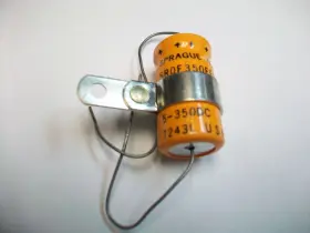 5rof350fe1c1 Sprague Box Of 32 New 5 Uf. 350 V. Dc. Axial Lead Capacitors With Mounting Tab